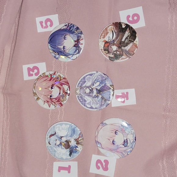 These 7 badges feature Anime characters - Picture 10 of 12